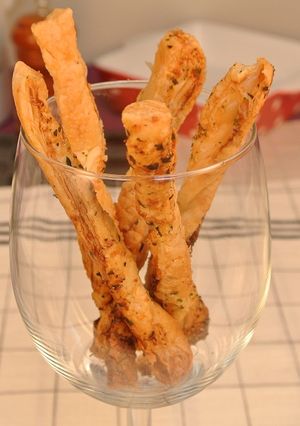 蒜味帕瑪森芝士酥皮點心捲 的食譜成品照片