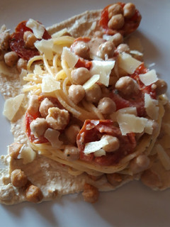 Foto di Spahetti di riso con hummus di ceci