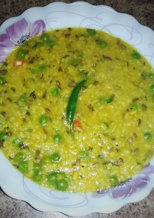 काली उड़द दाल की खिचड़ी रेसिपी मुख्य फोटो