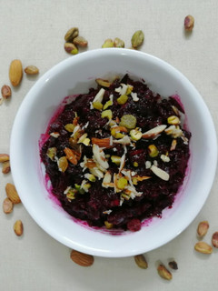 A picture of Beetroot/chukander Halwa.