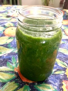 Una foto de Smoothie de manzana y kale