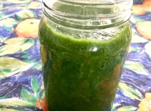 Una foto de Smoothie de manzana y kale