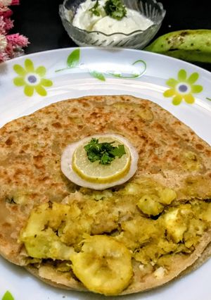 कच्चे केले का पराठा रेसिपी मुख्य फोटो