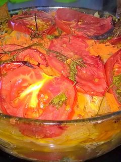 Фото Скумбрия запеченная с овощами в духовке.