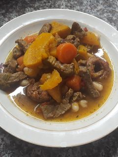 Una foto de Estofado de picaña y alubias