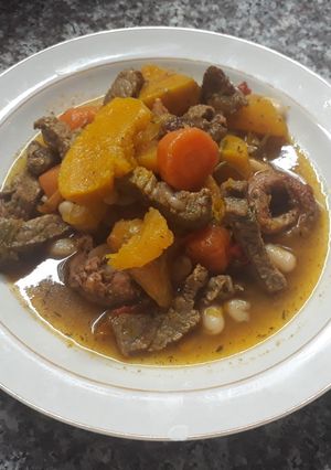 Una foto de Estofado de picaña y alubias