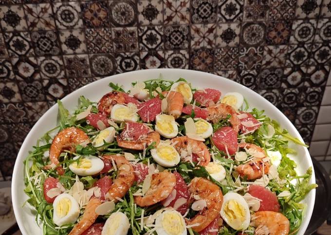 Салат з грейпфрутом та креветками ♥️