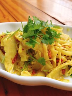 Hình của món Măng đắng xào nghệ.