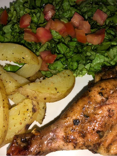 Una foto de Pollo y papas al horno