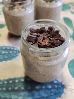 Una foto de Vasos de avena sabor avellana y chocolate🍫🌰