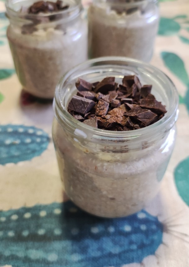 Una foto de Vasos de avena sabor avellana y chocolate🍫🌰