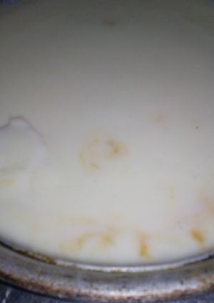 Una foto de Leche con maizena y azúcar quemada