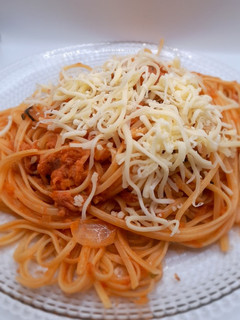 Una foto de Tallarines con salsa de albahaca