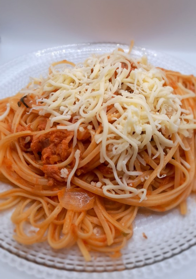 Una foto de Tallarines con salsa de albahaca