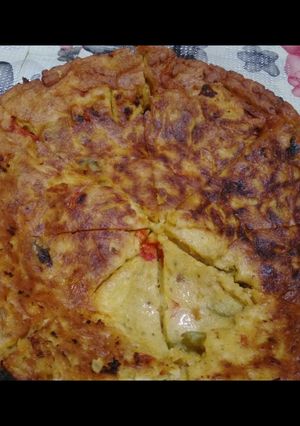 صورة لوصفة عجة بيتزا بالسجق سهلة وسريعة 🍕