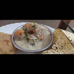A picture of Malai kofta curry.