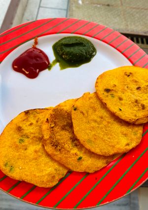 A picture of Dal chawal chilla.