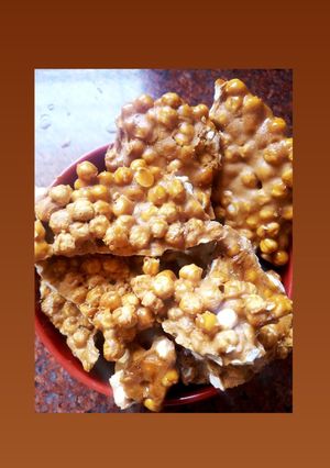 चना चिक्की(Chana ki chikki reecipe in Hindi) रेसिपी मुख्य फोटो