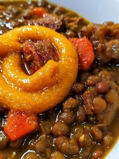 Una foto de LENTEJAS🍛GUISADAS, con Mostaza y Azúcar...!🍲