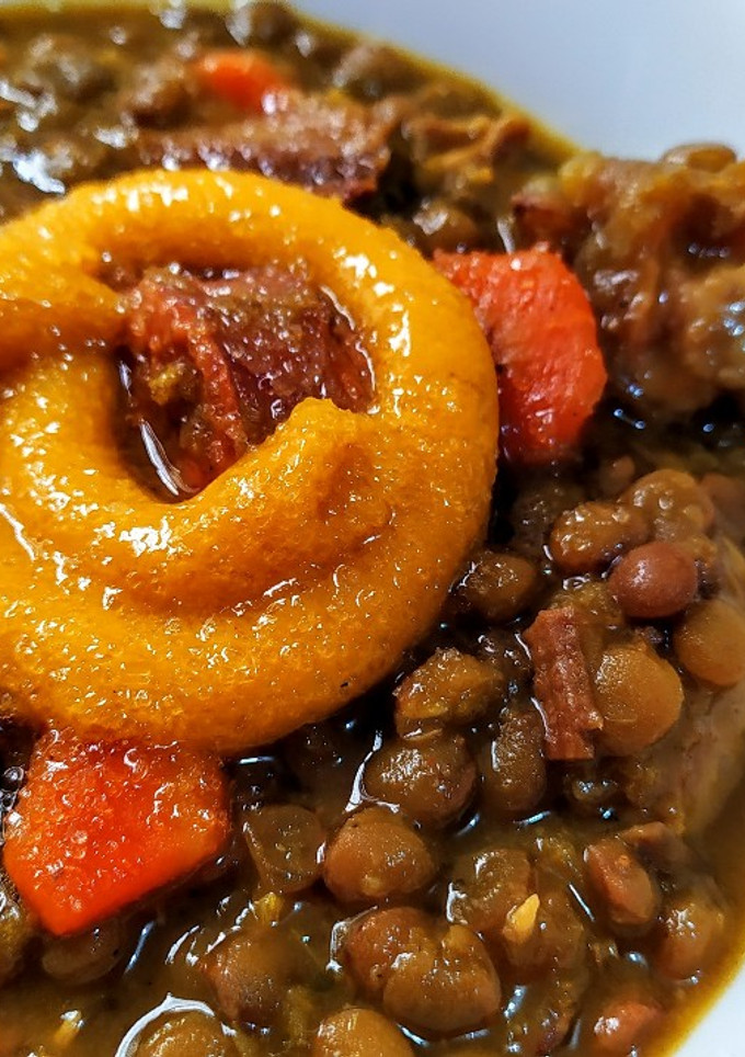 Una foto de LENTEJAS🍛GUISADAS, con Mostaza y Azúcar...!🍲