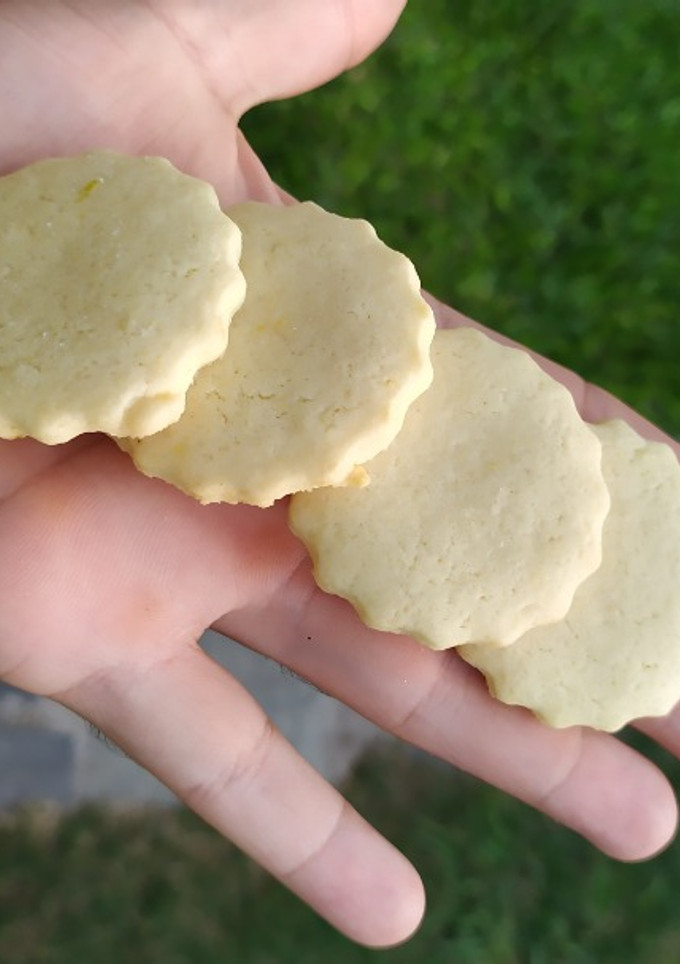 Una foto de Galletas de limón🍋🍋 (con aceite)
