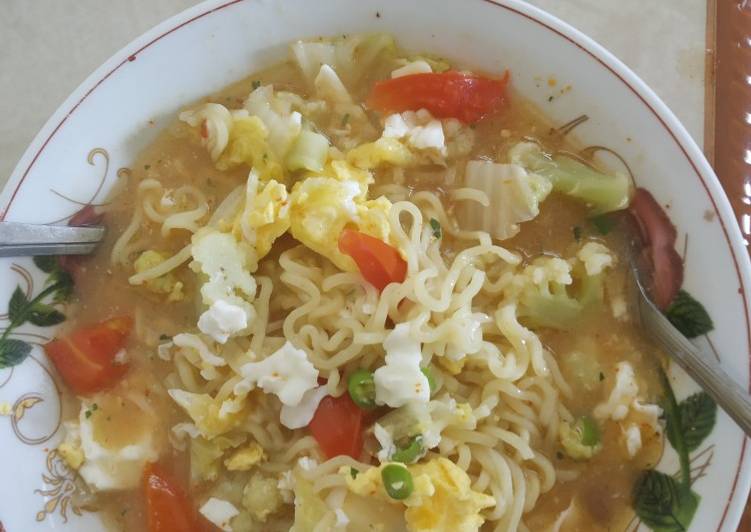 Resep Mie rebus sayurr pedas Enak dan Antiribet