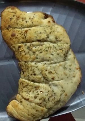 A picture of Stuff cheese garlic bread (in cooker).
