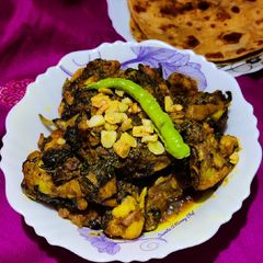 A picture of Palak chicken.