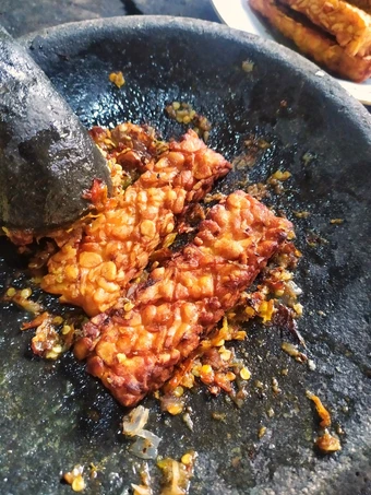 Cara Mudah Membuat Resep Tempe penyet sambal bawang yang Lezat Sekali Anti Ribet, Sempurna
