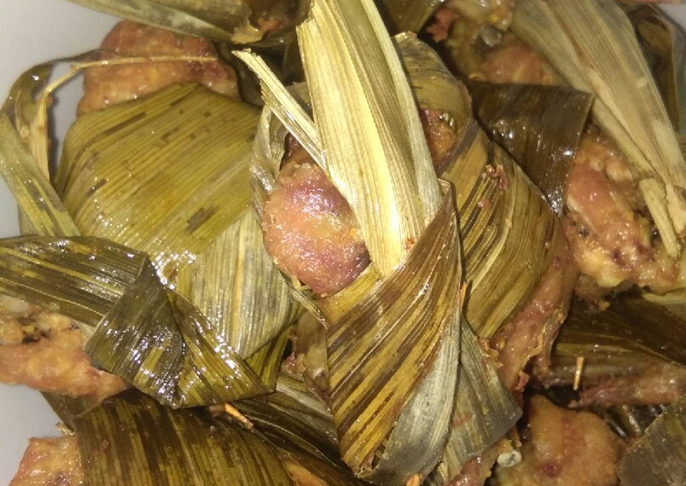 Sayap ayam goreng balut daun pandan