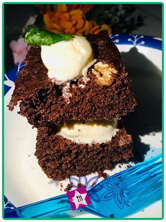 A picture of Microwave decadent walnuts brownie cake.