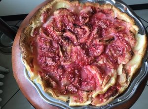Une photo de Tarte feuilletée aux pommes et pralines roses
