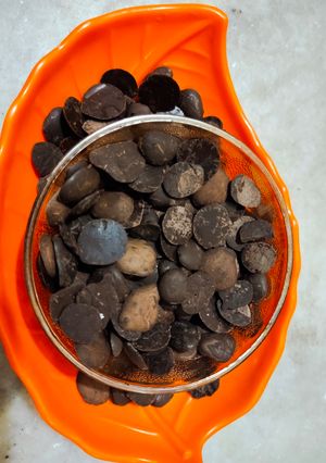 ચોકલેટ ચિપ્સ(chocolate chips recipe in gujarati) રેસીપી મુખ્ય ફોટો