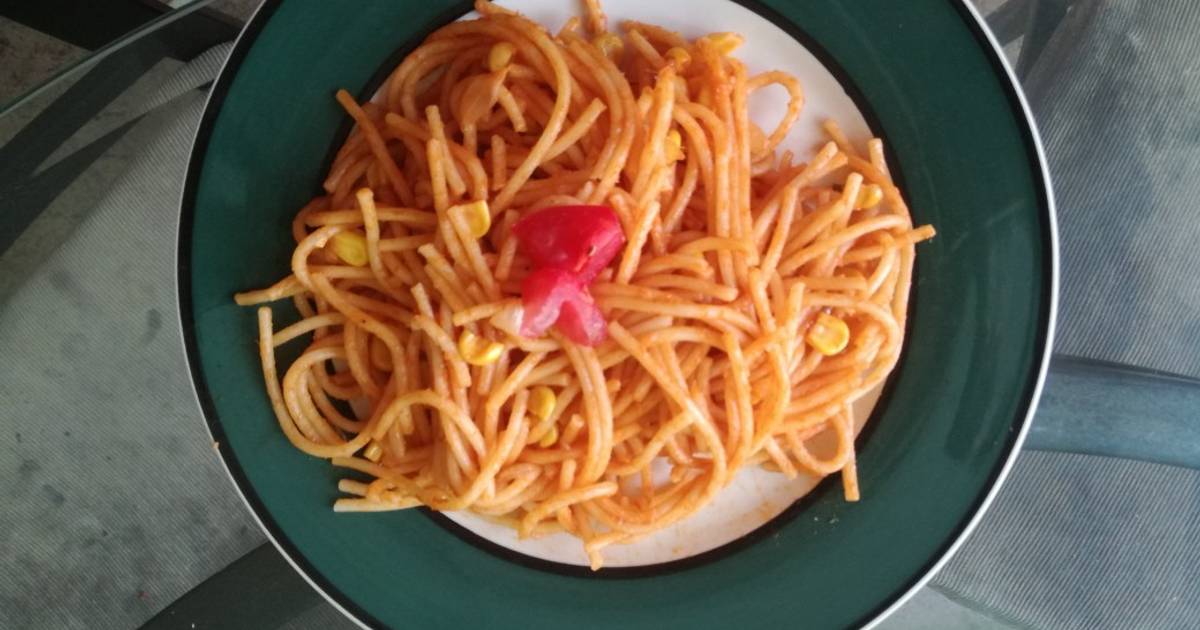 Spaghetti rojo con elote Receta de Cyndy Lopez- Cookpad