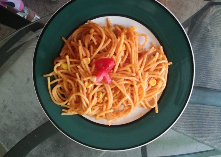 Spaghetti rojo con elote