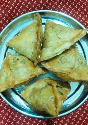 समोसे (samose recipe in Hindi) रेसिपी मुख्य फोटो