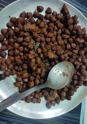 काले चने की चाट (kale chane ki chaat recipe in Hindi) रेसिपी मुख्य फोटो