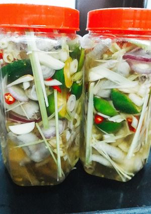 Hình của món Chân gà ngâm sả tắc.