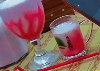 Easiest Way to Make Delicious Strawberry Milkshake 