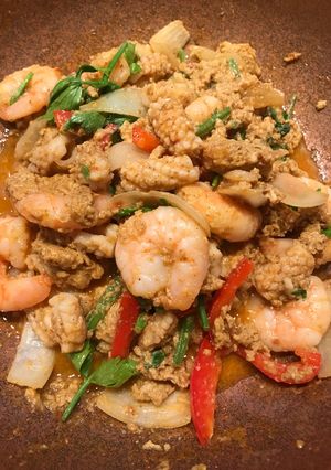 รูปของ กุ้งปลาหมึกผัดผงกะหรี่
