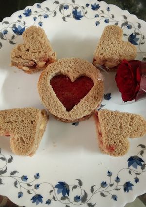 बनाना सैंडविच (banana sandwich recipe in Hindi) रेसिपी मुख्य फोटो