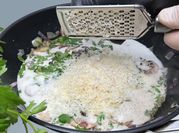 A picture of fettuccine alfredo with mushrooms