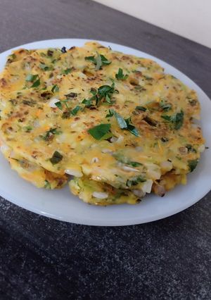 અક્કી રોટી (Akki Roti Recipe In Gujarati) રેસીપી મુખ્ય ફોટો