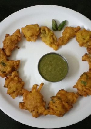 A picture of Dhania and green Mango Chutney.