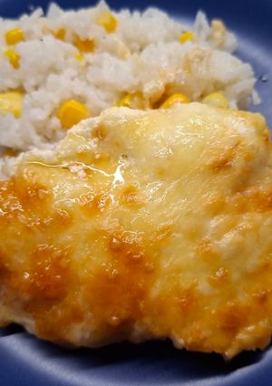 Sajtos-tejfölös csirkemell recept fotója