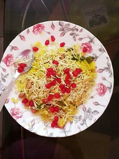 कांदा पोहे (kanda pohe recipe in marathi) रेसिपी चे मुख्य फोटो 