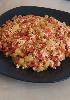 O poză a rețetei Omletă cu cartofi și roșii.