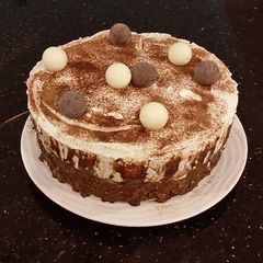 A picture of White Truffle Cake.