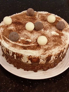 A picture of White Truffle Cake.