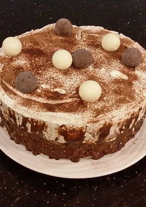 A picture of White Truffle Cake.